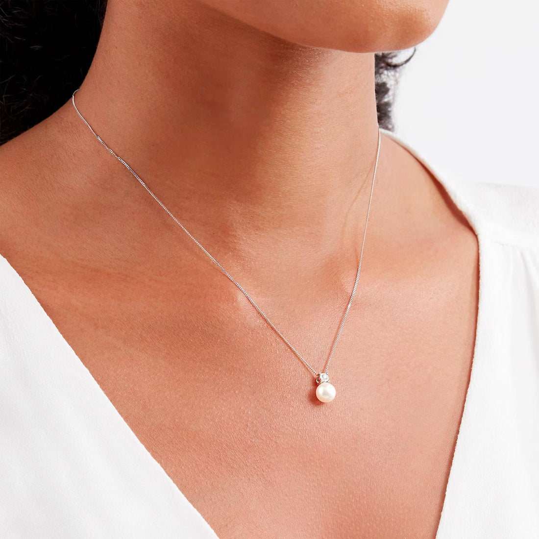 9ct White Gold Diamond And 6.5-7mm Fresh Water Pearl Pendant