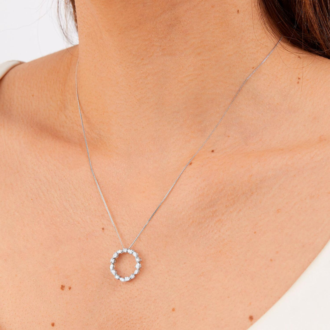 18ct White Gold 0.50ct Diamond Mixed Cut Pendant