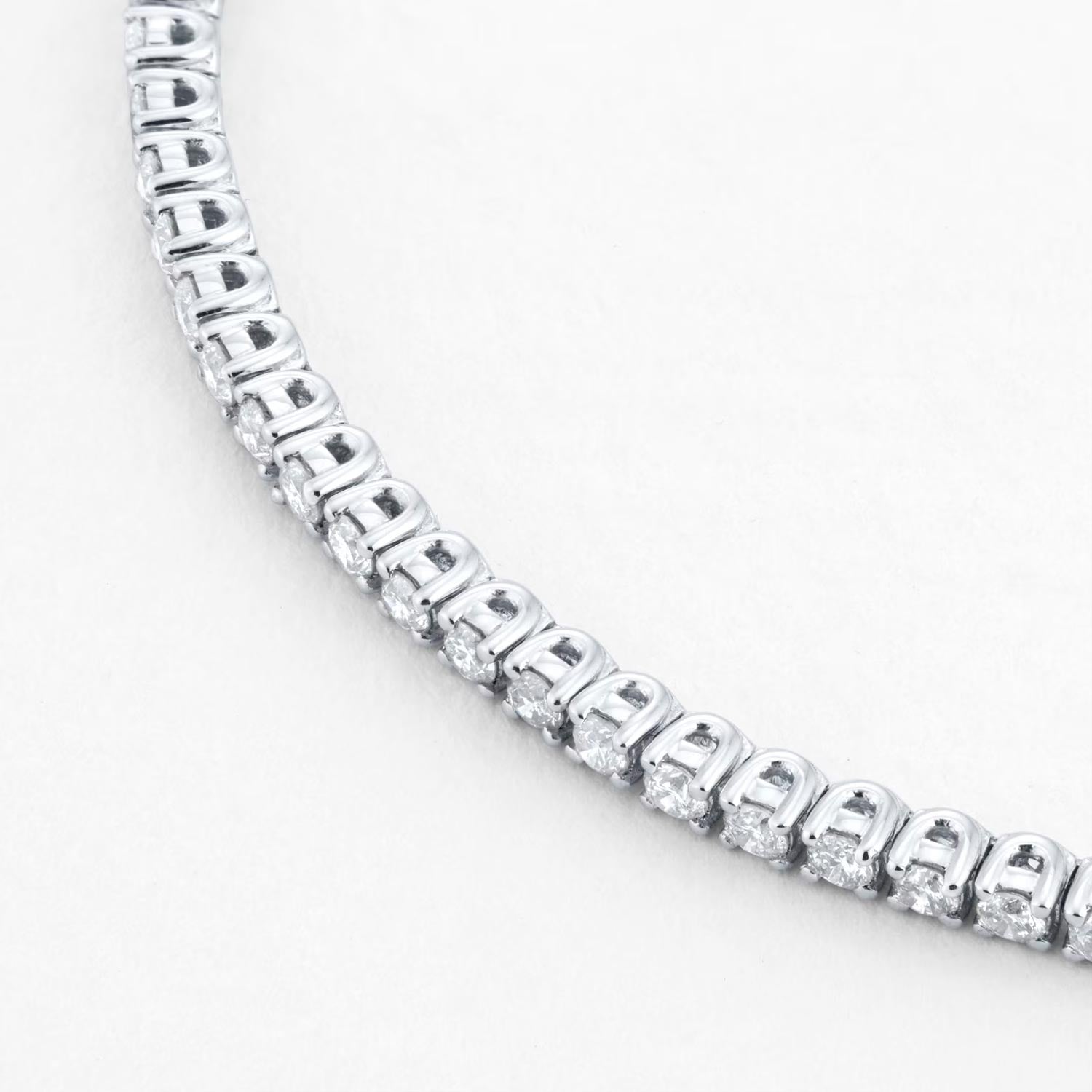 9ct White Gold 2.00cttw 7_ Diamond Line Bracelet