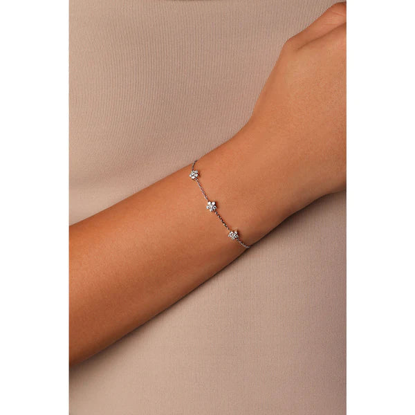 Delicate Bloom Round Diamond Bracelet